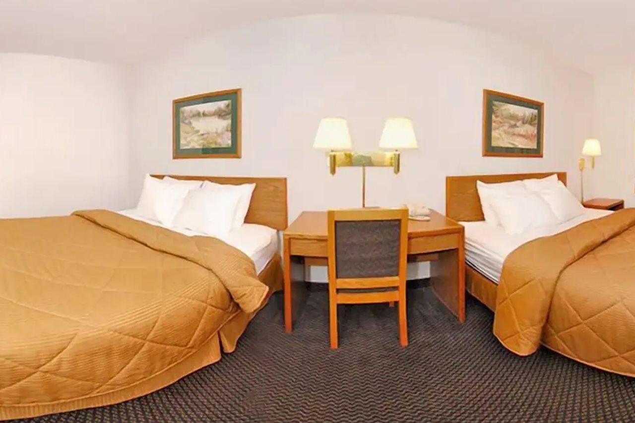 Quality Inn & Suites Sturgeon Bay Exterior photo