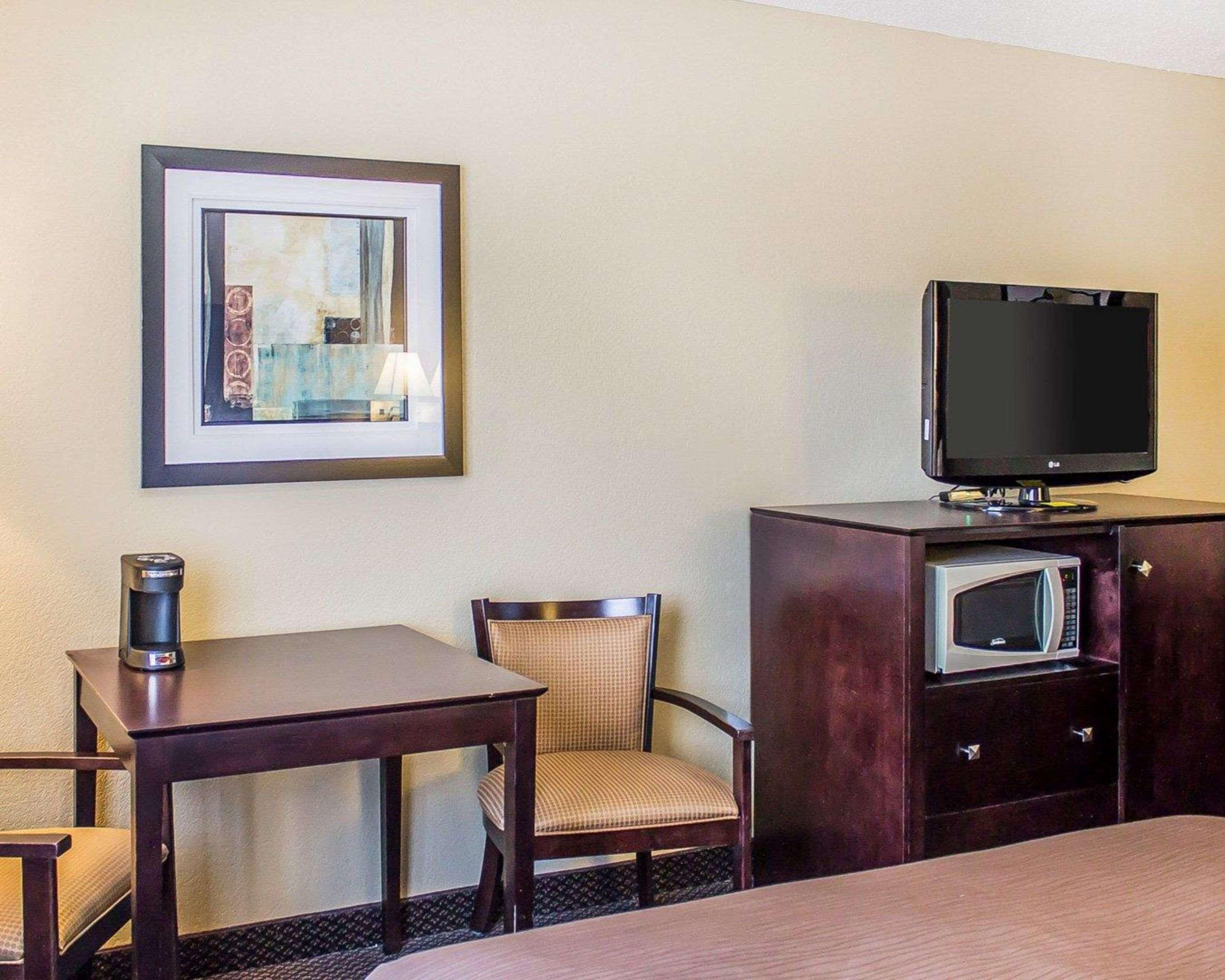 Quality Inn & Suites Sturgeon Bay Exterior photo