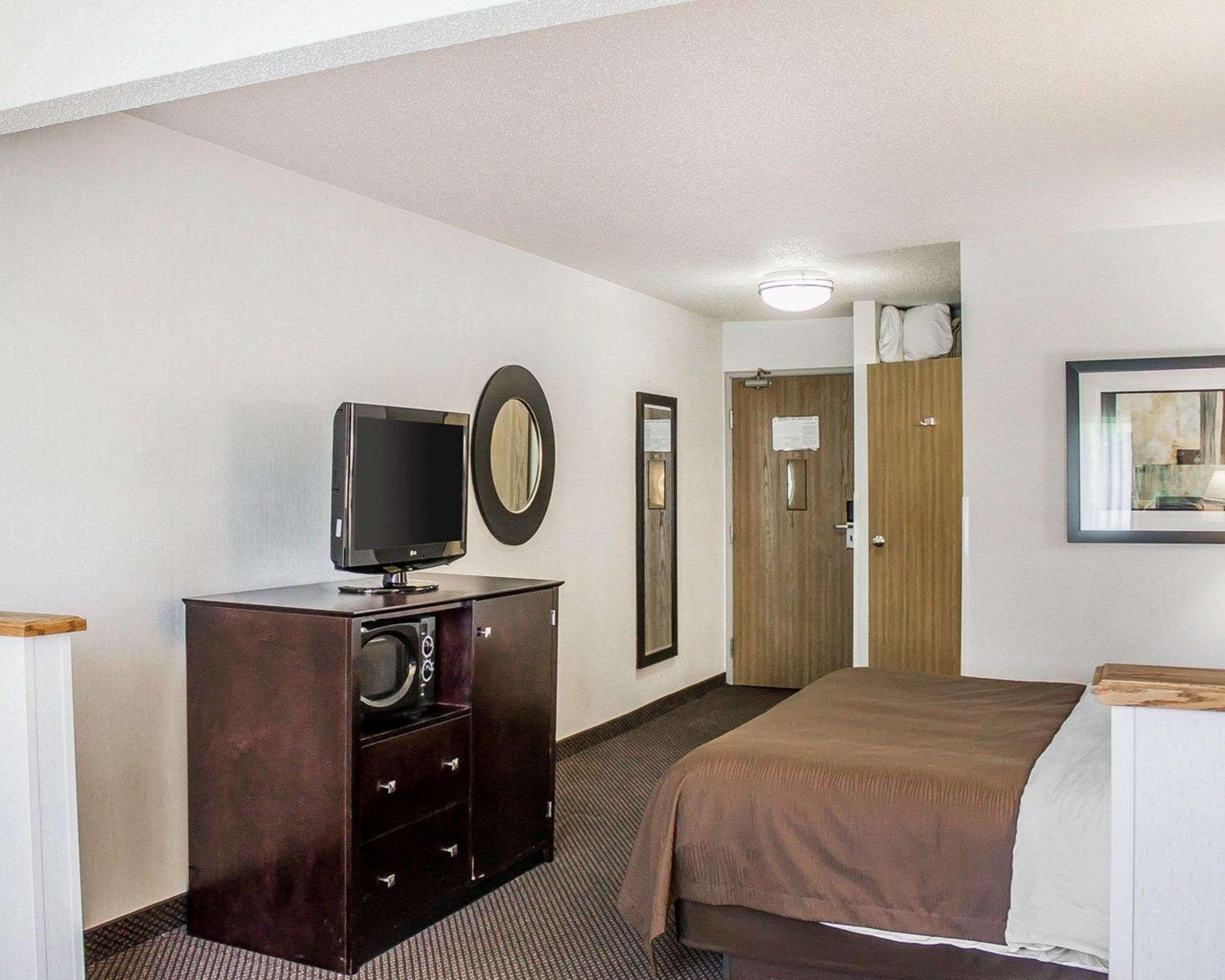 Quality Inn & Suites Sturgeon Bay Exterior photo