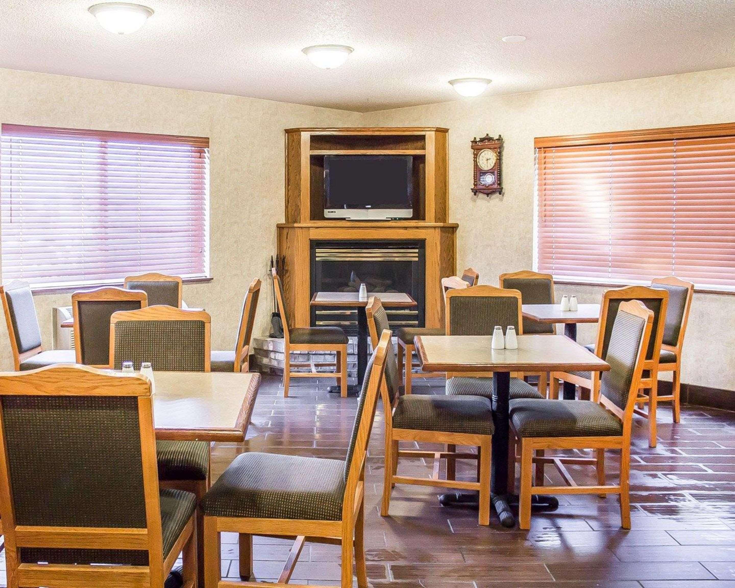 Quality Inn & Suites Sturgeon Bay Exterior photo