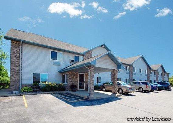 Quality Inn & Suites Sturgeon Bay Exterior photo