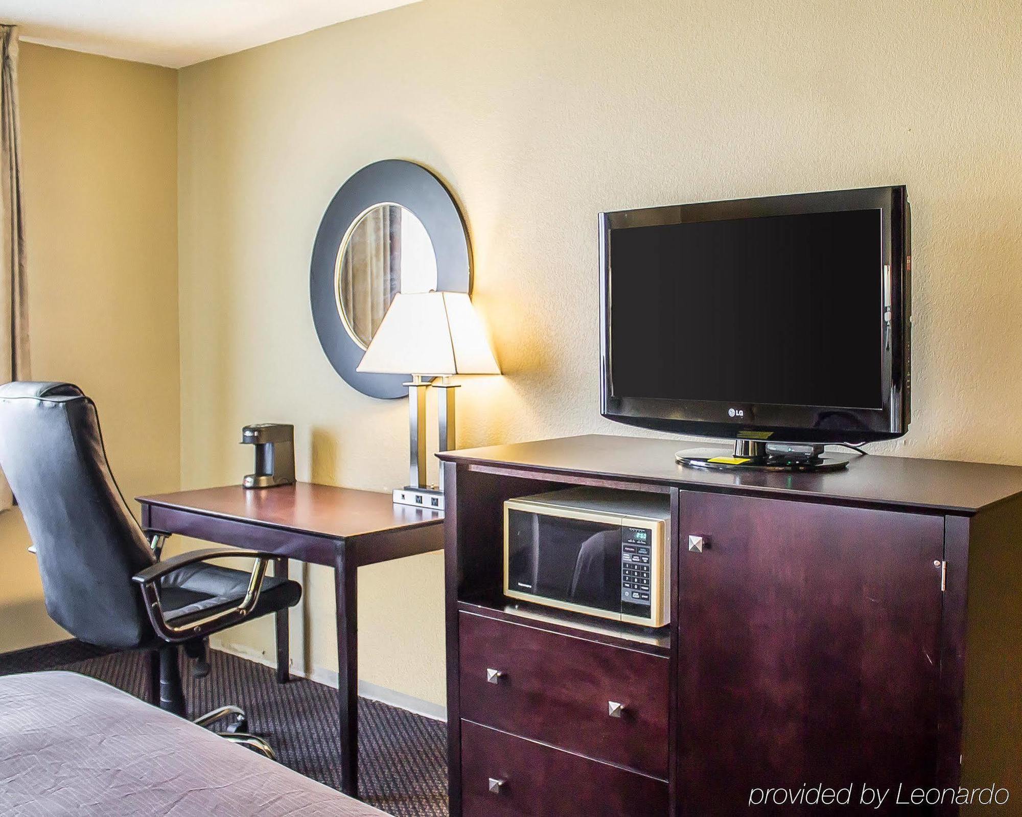 Quality Inn & Suites Sturgeon Bay Exterior photo